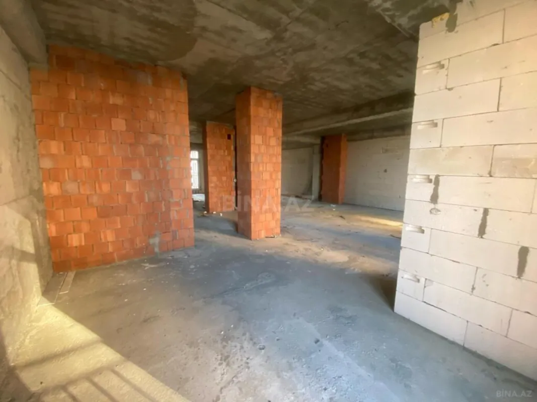 Satılır 4 otaqlı mənzil 166 m²