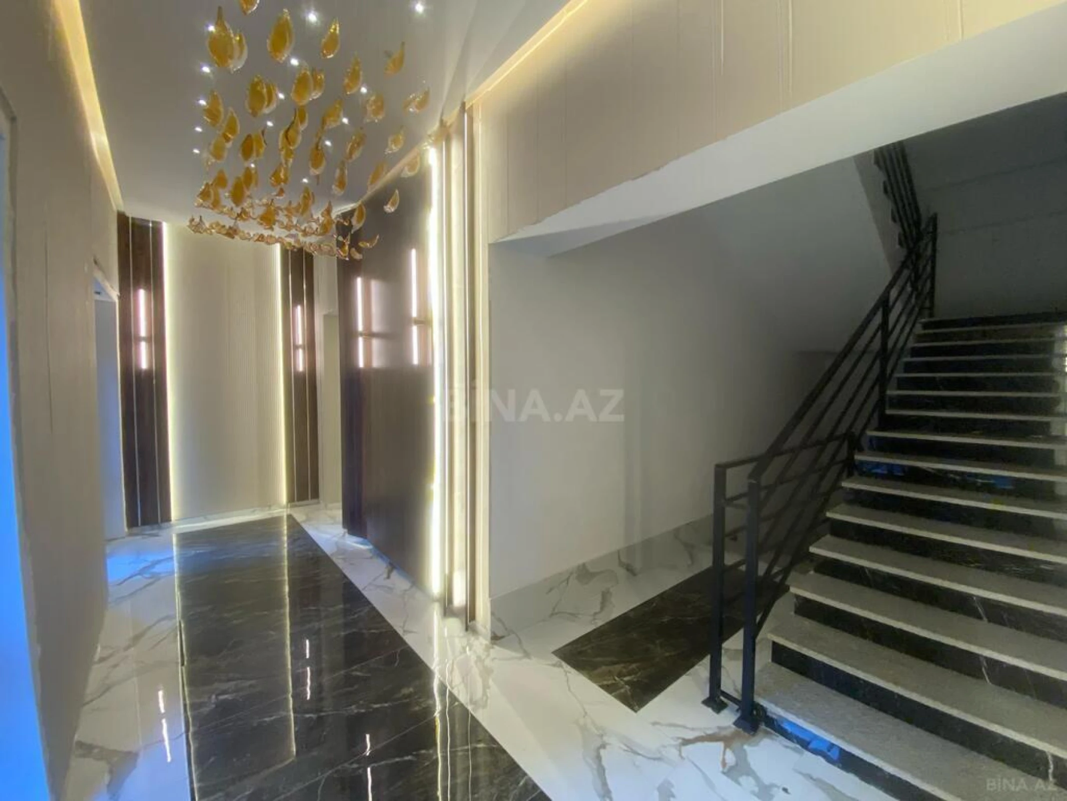 Satılır 4 otaqlı mənzil 166 m²