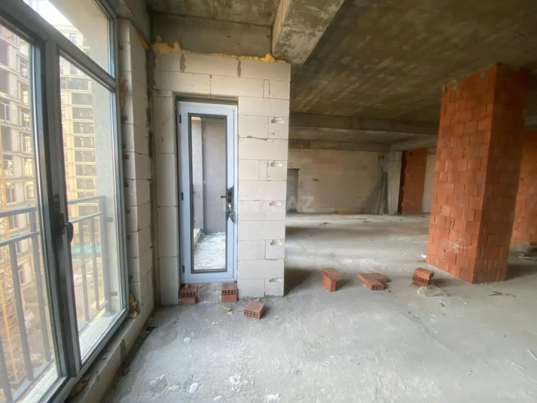 Satılır 4 otaqlı mənzil 166 m²