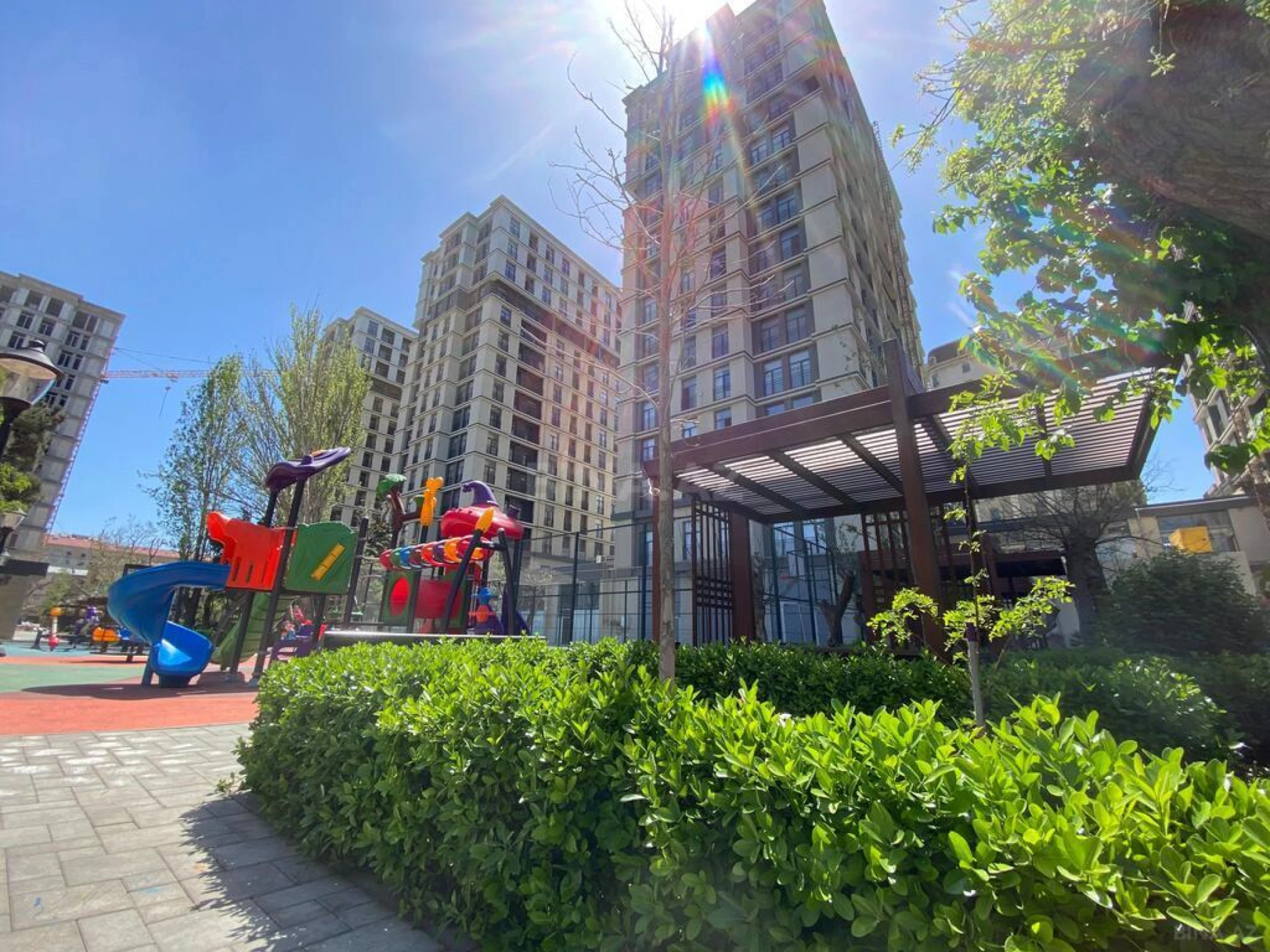 Satılır 4 otaqlı mənzil 166 m²