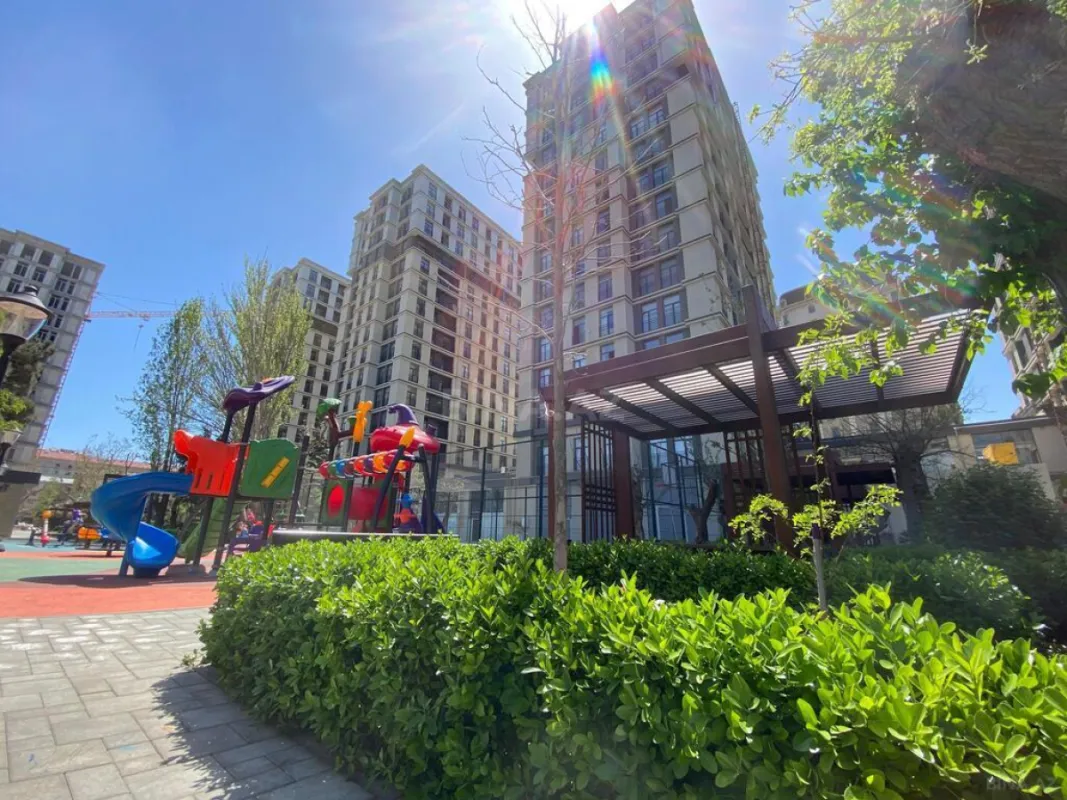 Satılır 4 otaqlı mənzil 166 m²