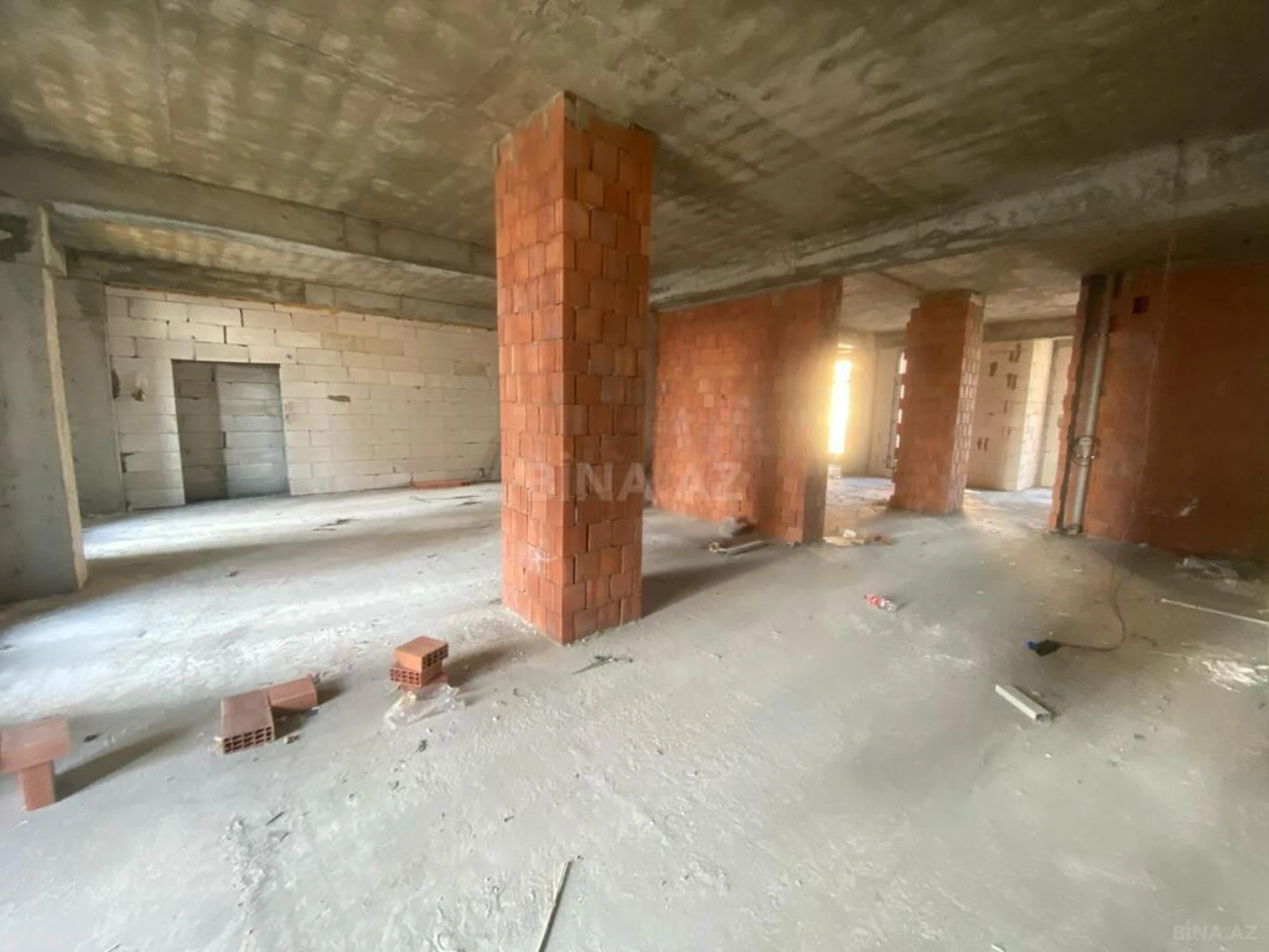 Satılır 4 otaqlı mənzil 166 m²