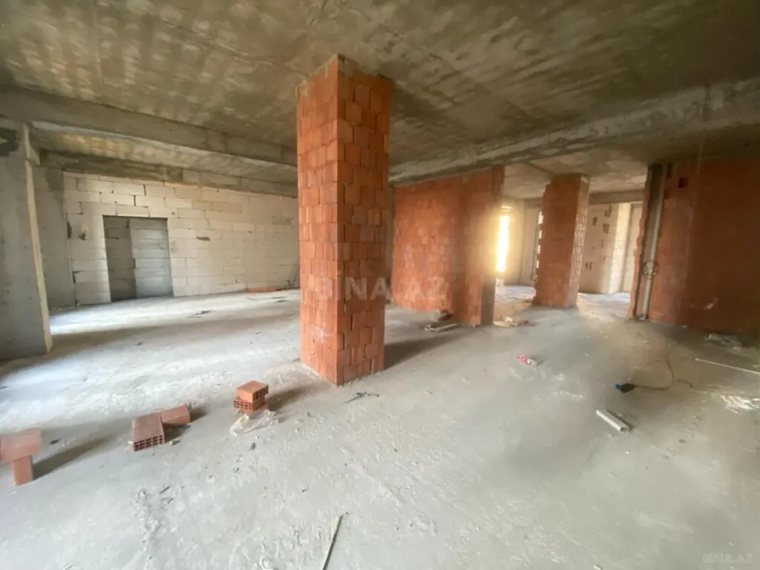 Satılır 4 otaqlı mənzil 166 m²