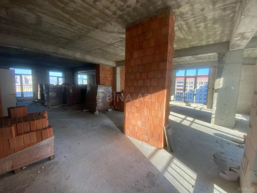 Satılır 4 otaqlı mənzil 166 m²