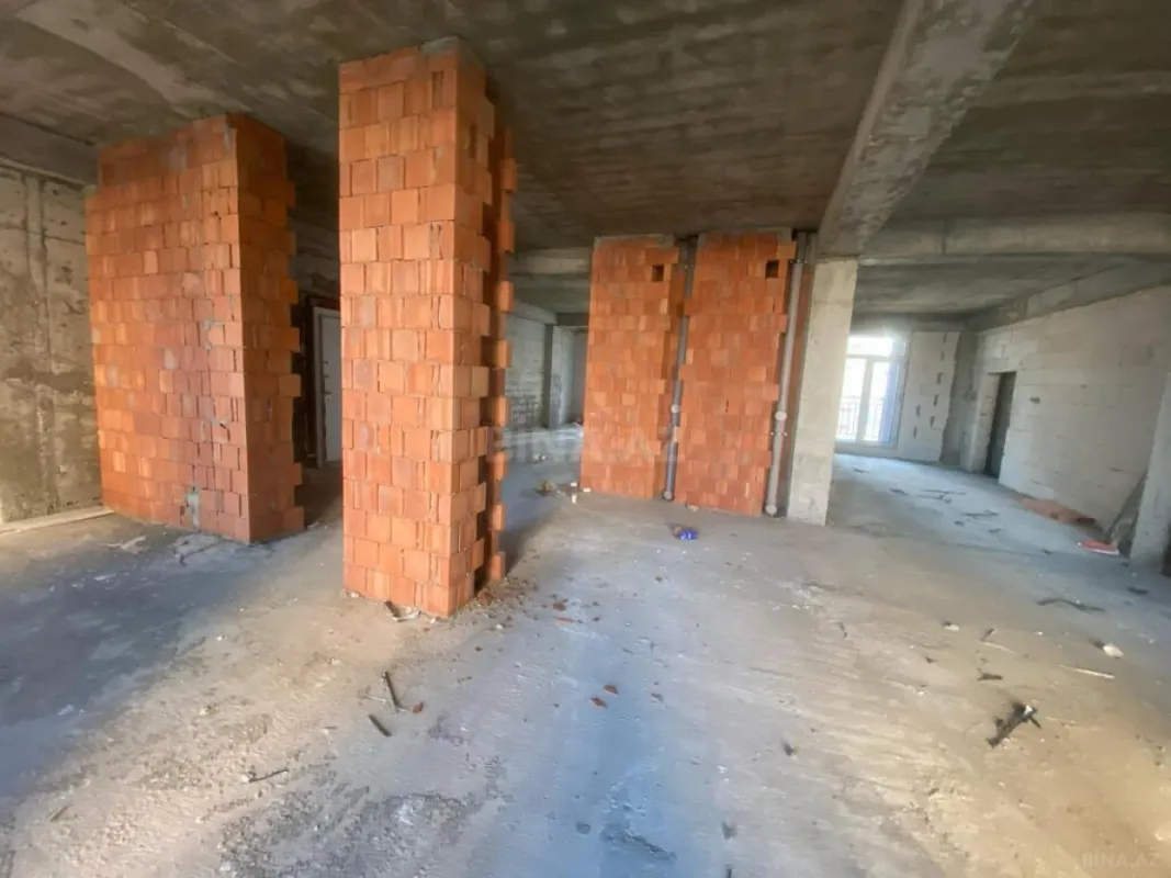 Satılır 4 otaqlı mənzil 166 m²