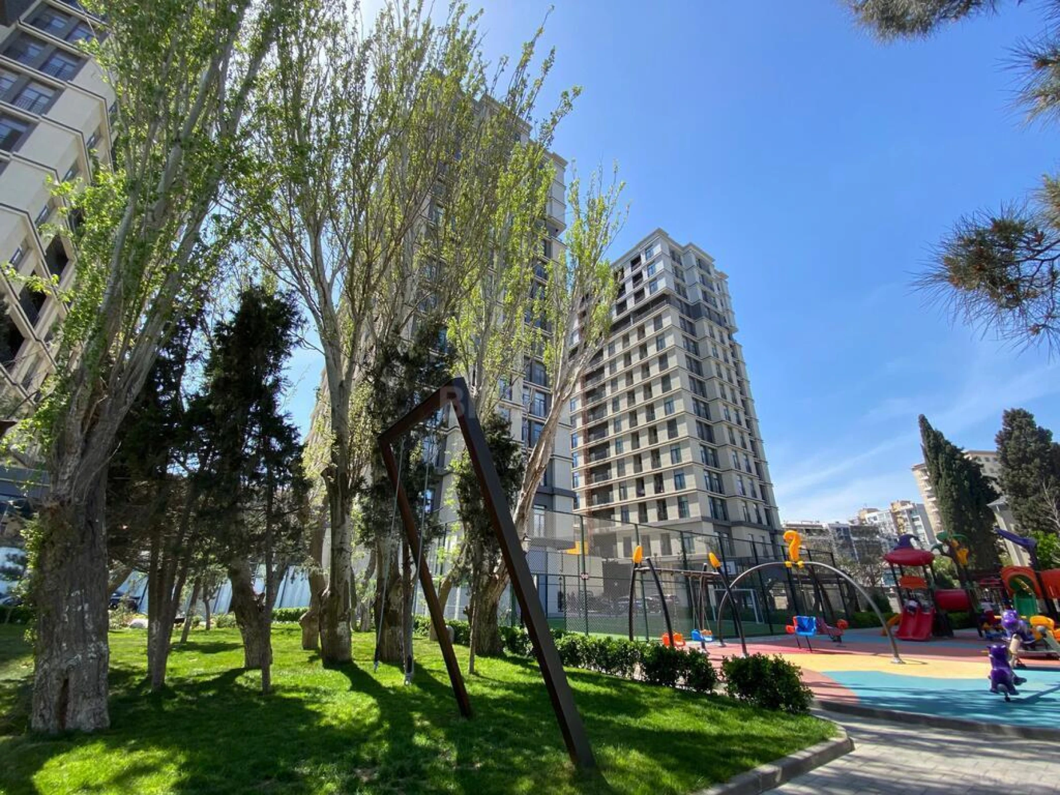 Satılır 4 otaqlı mənzil 166 m²