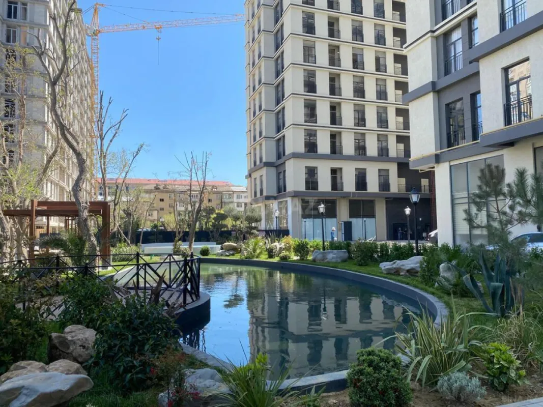 Satılır 4 otaqlı mənzil 166 m²