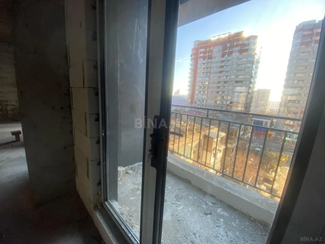 Satılır 4 otaqlı mənzil 166 m²