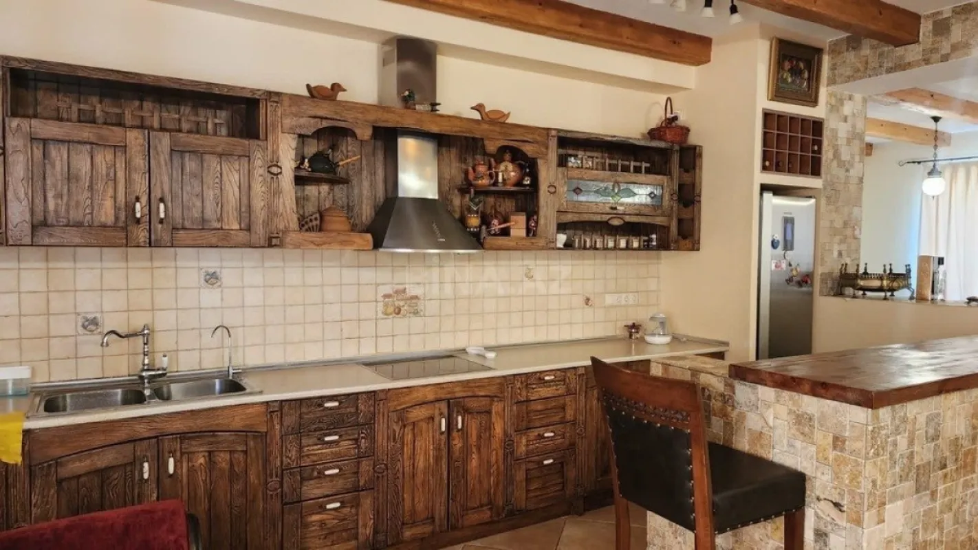 Kirayə verilir 5 otaqlı həyət evi 300 m²