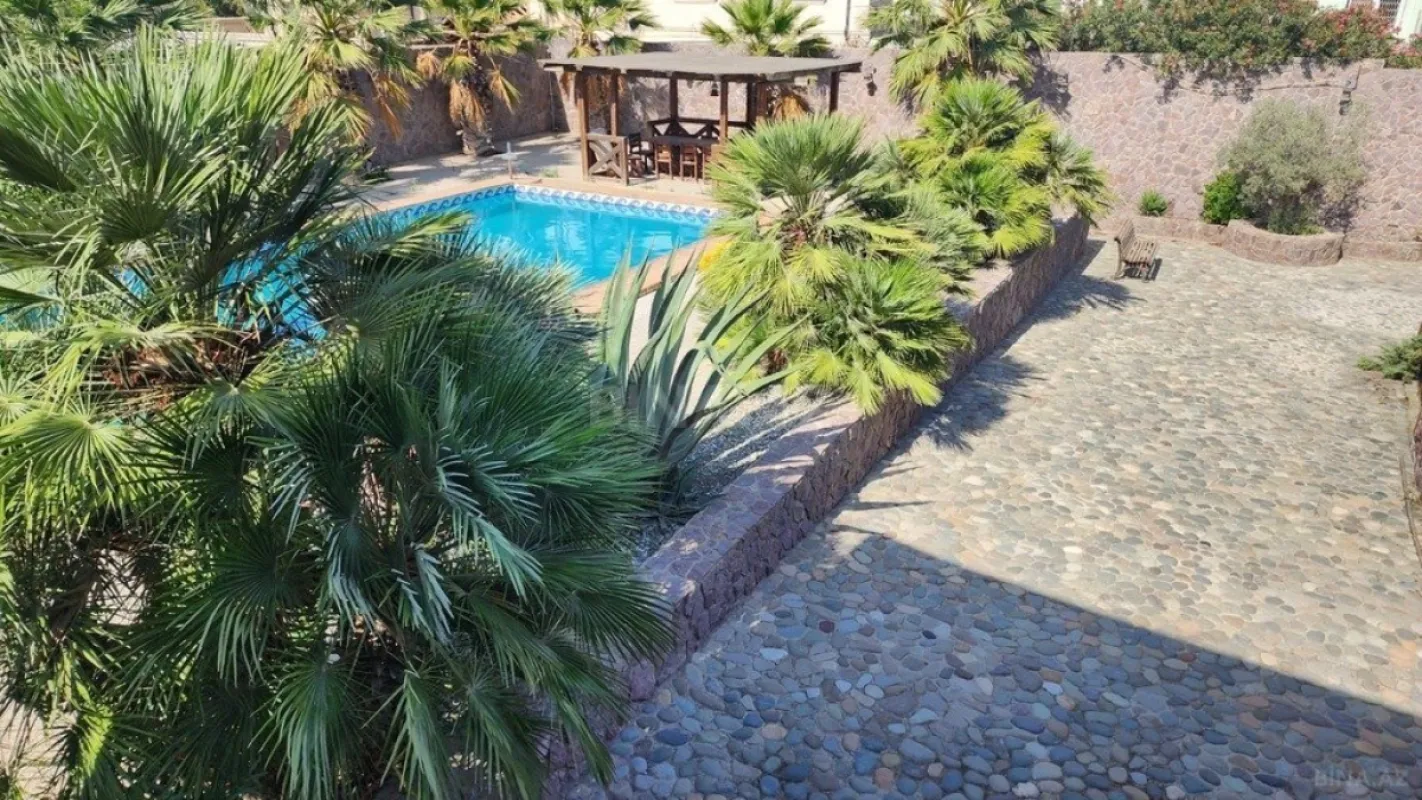 Kirayə verilir 5 otaqlı həyət evi 300 m²