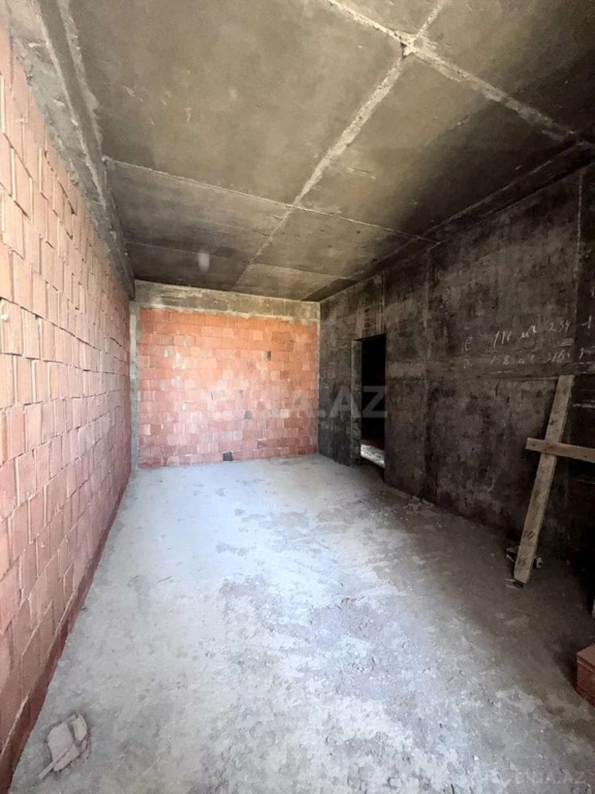 Satılır 3 otaqlı mənzil 98.2 m²