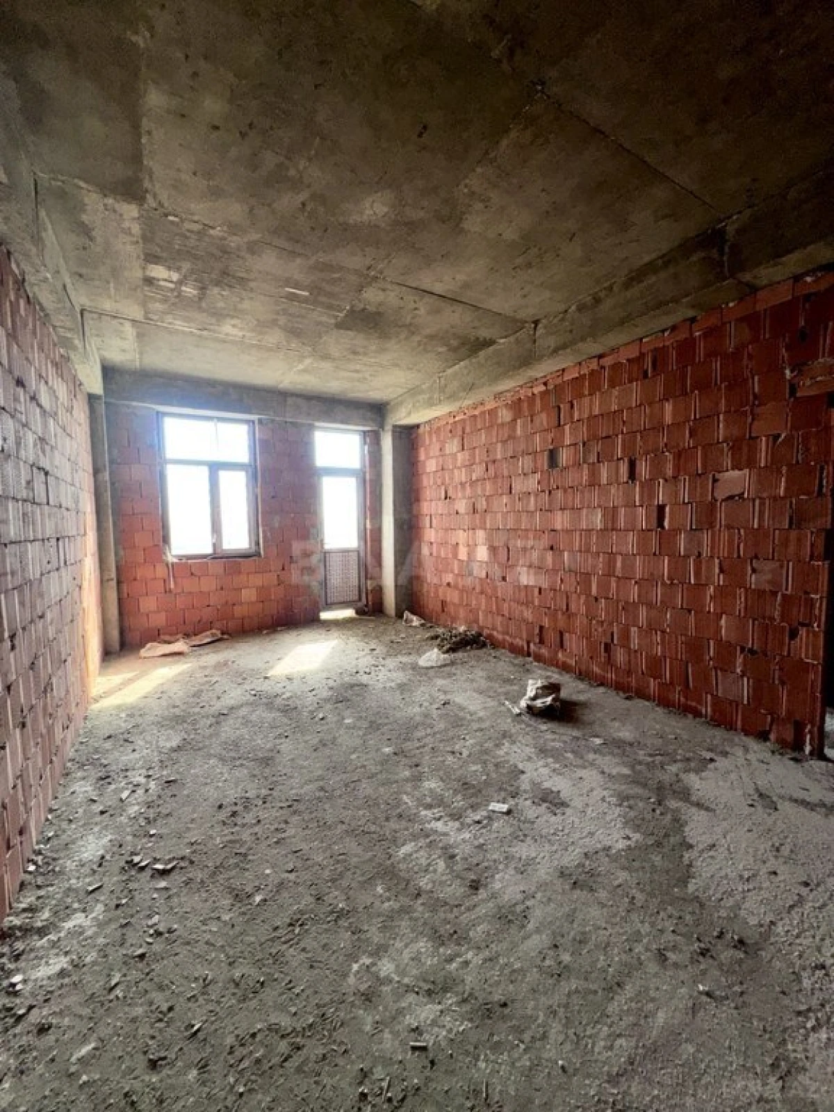 Satılır 3 otaqlı mənzil 98.2 m²