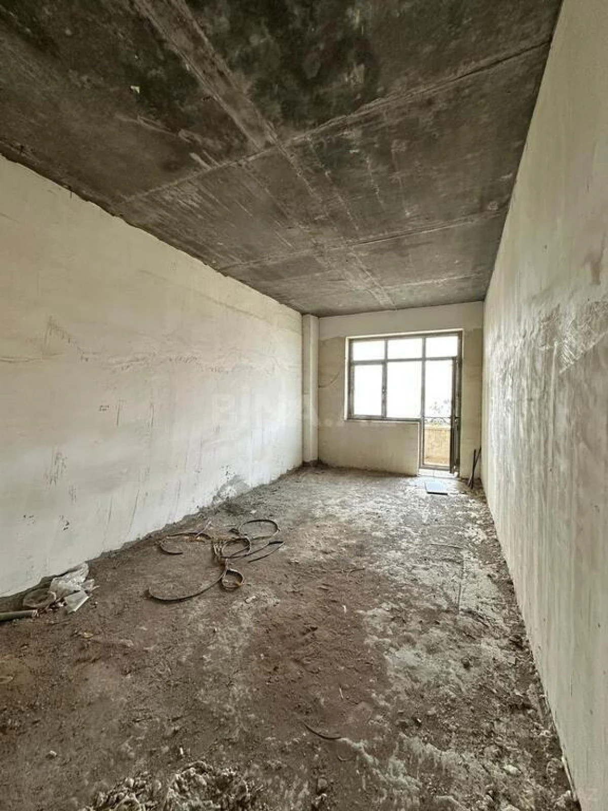 Satılır 4 otaqlı mənzil 196 m²