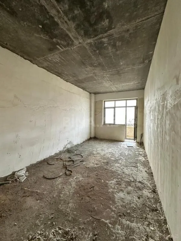 Satılır 4 otaqlı mənzil 196 m²
