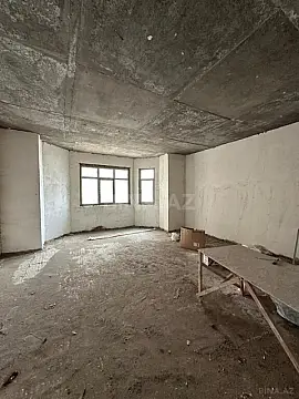 Satılır 4 otaqlı mənzil 196 m²