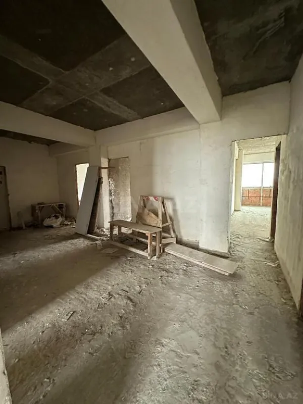 Satılır 4 otaqlı mənzil 196 m²