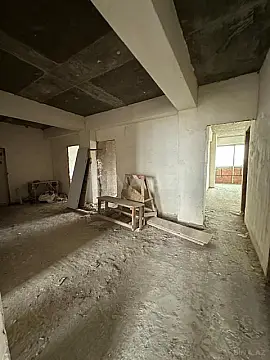 Satılır 4 otaqlı mənzil 196 m²