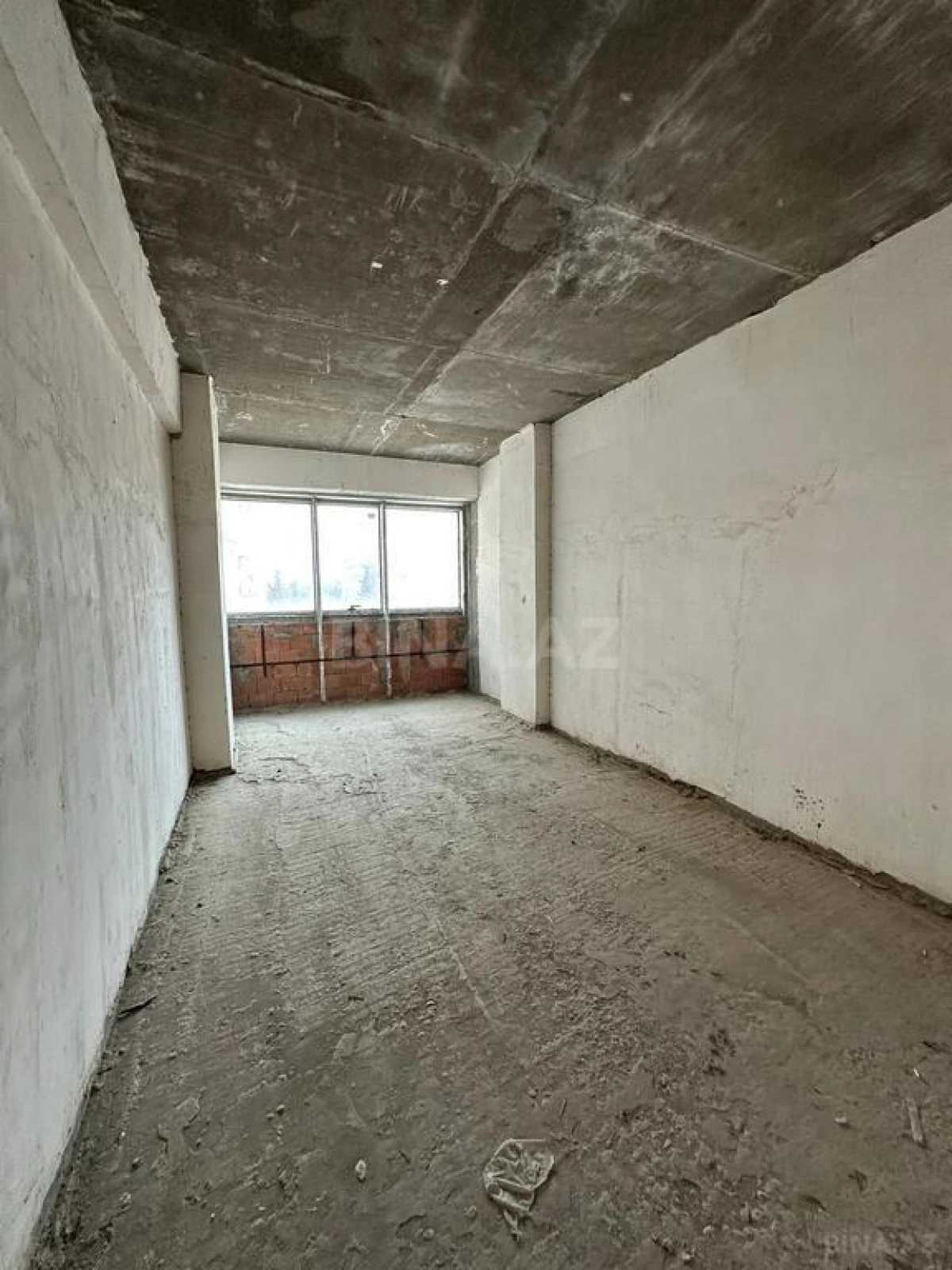 Satılır 4 otaqlı mənzil 196 m²