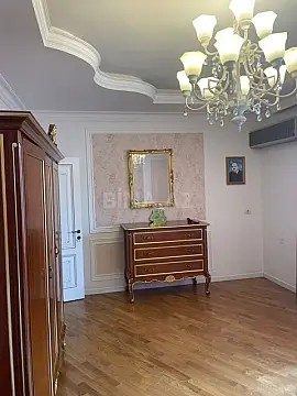 Satılır 4 otaqlı mənzil 200 m²
