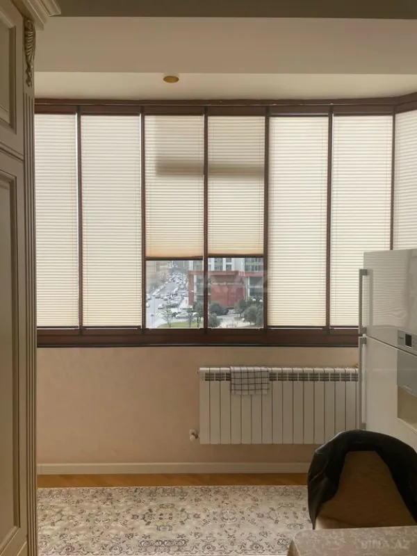 Satılır 4 otaqlı mənzil 200 m²