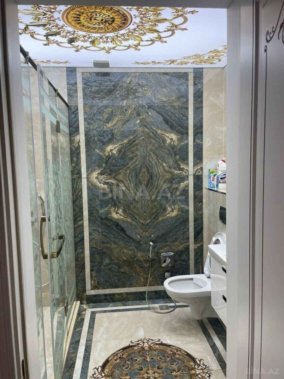 Satılır 4 otaqlı mənzil 200 m²