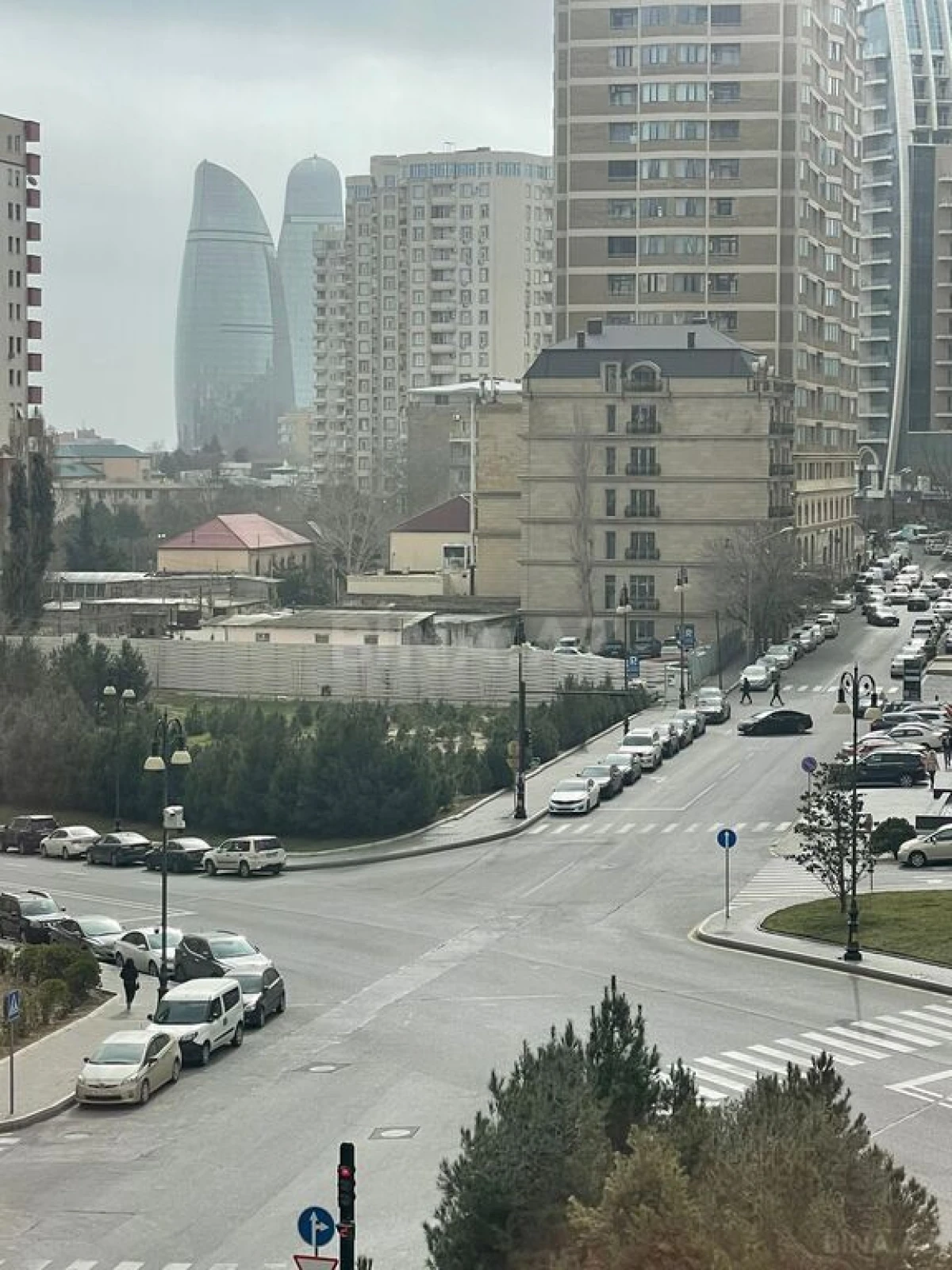 Satılır 4 otaqlı mənzil 200 m²