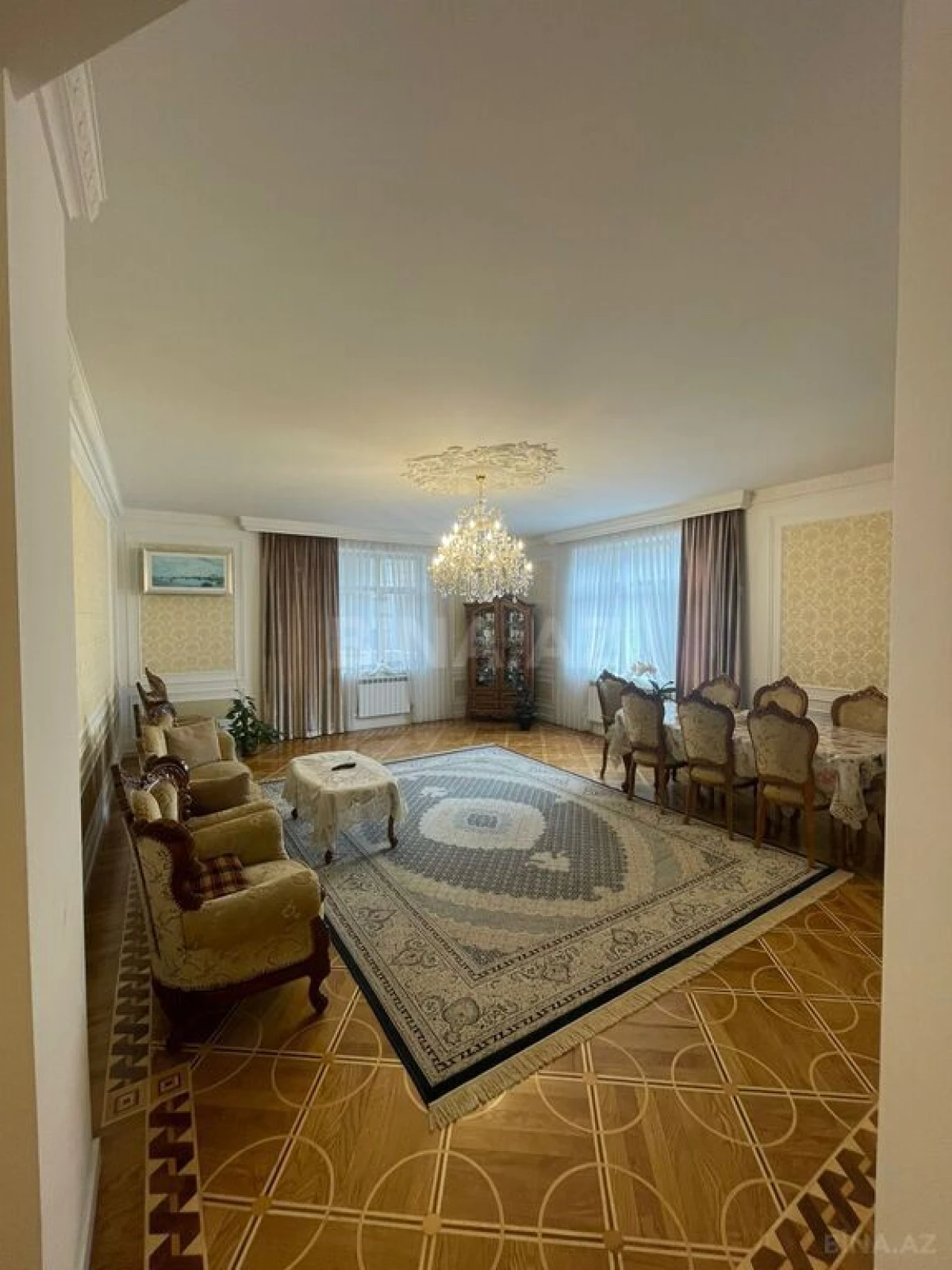 Satılır 4 otaqlı mənzil 200 m²