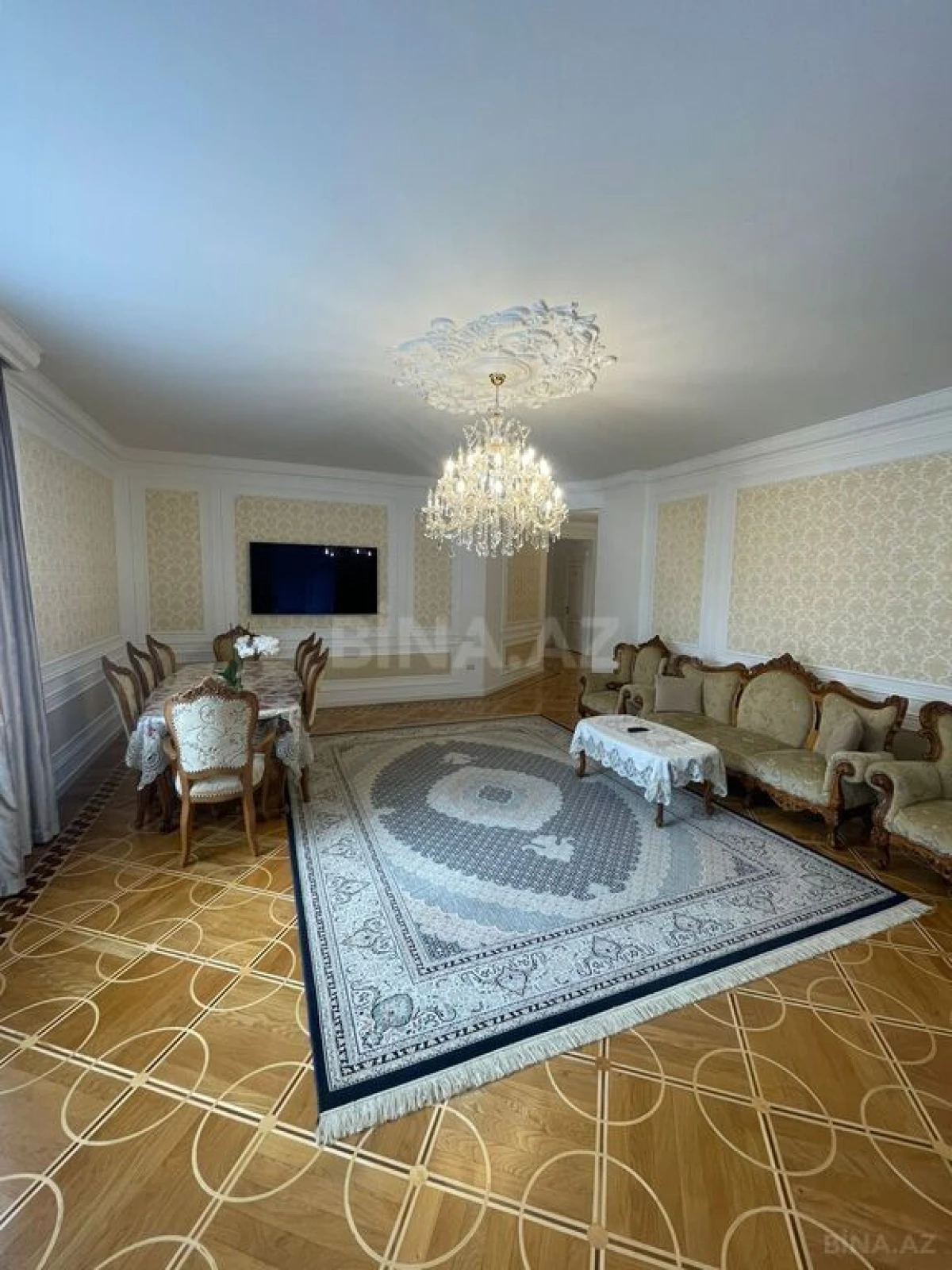 Satılır 4 otaqlı mənzil 200 m²