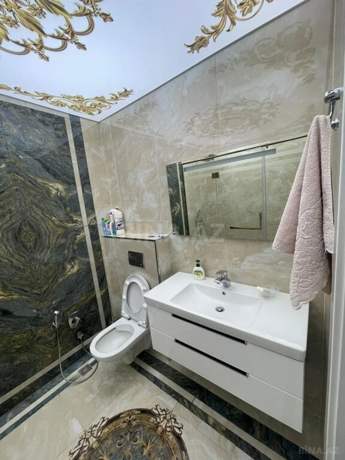 Satılır 4 otaqlı mənzil 200 m²