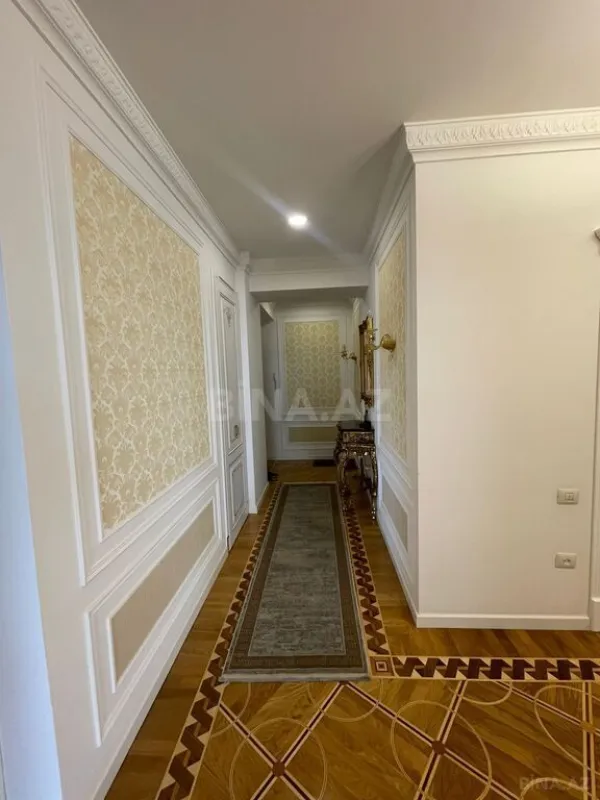 Satılır 4 otaqlı mənzil 200 m²