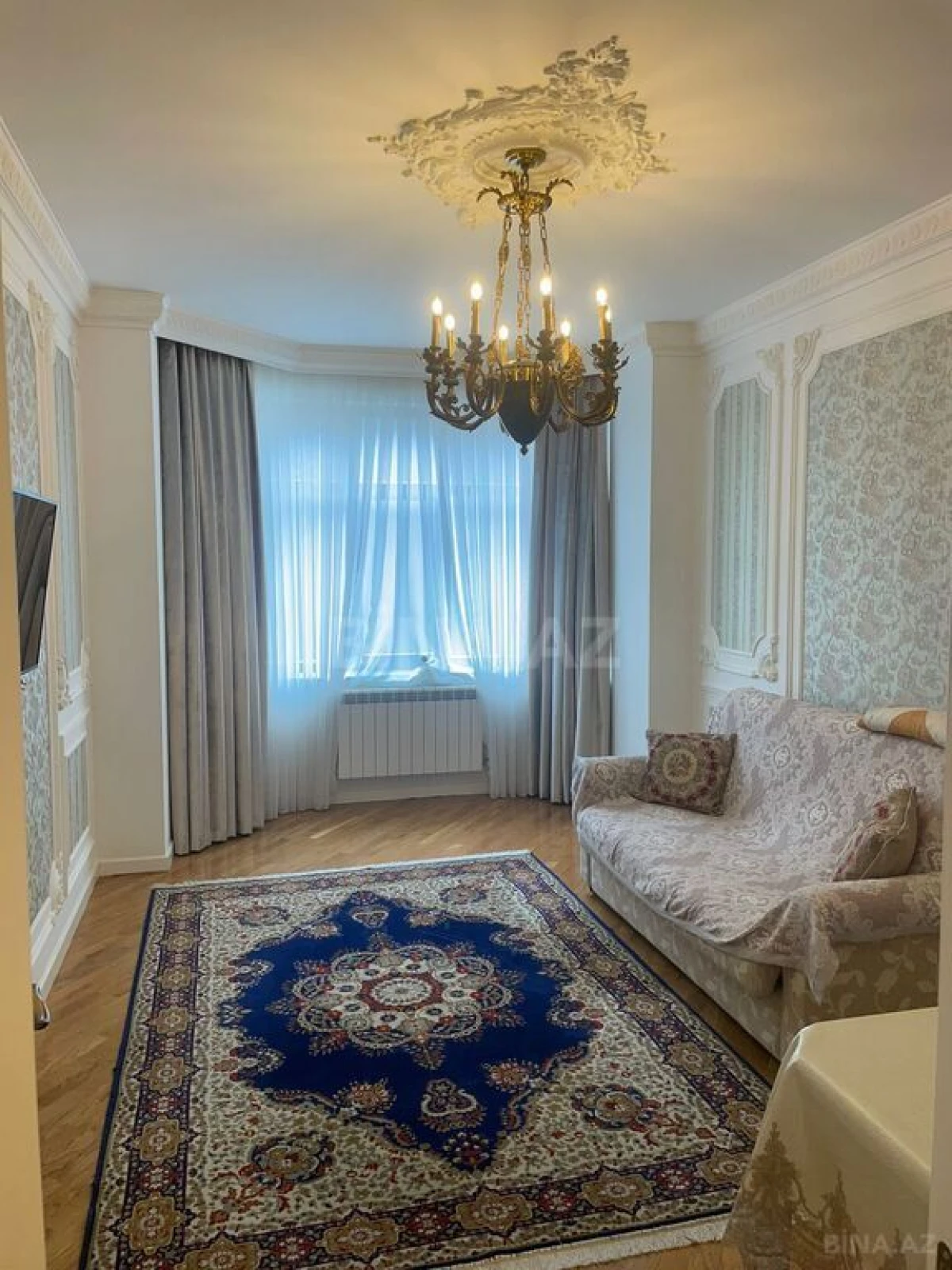 Satılır 4 otaqlı mənzil 200 m²