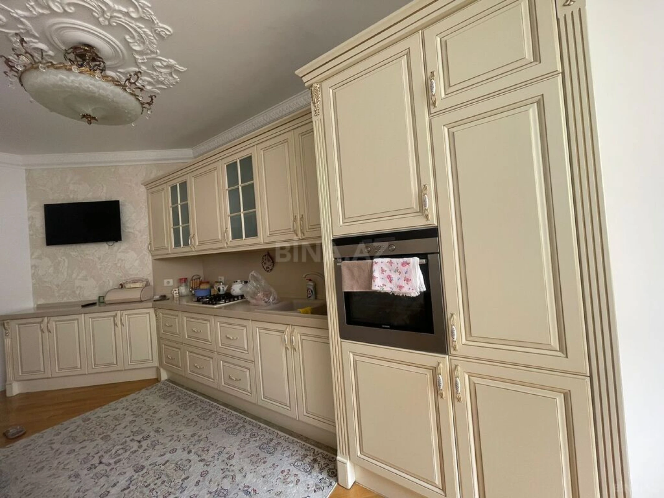 Satılır 4 otaqlı mənzil 200 m²