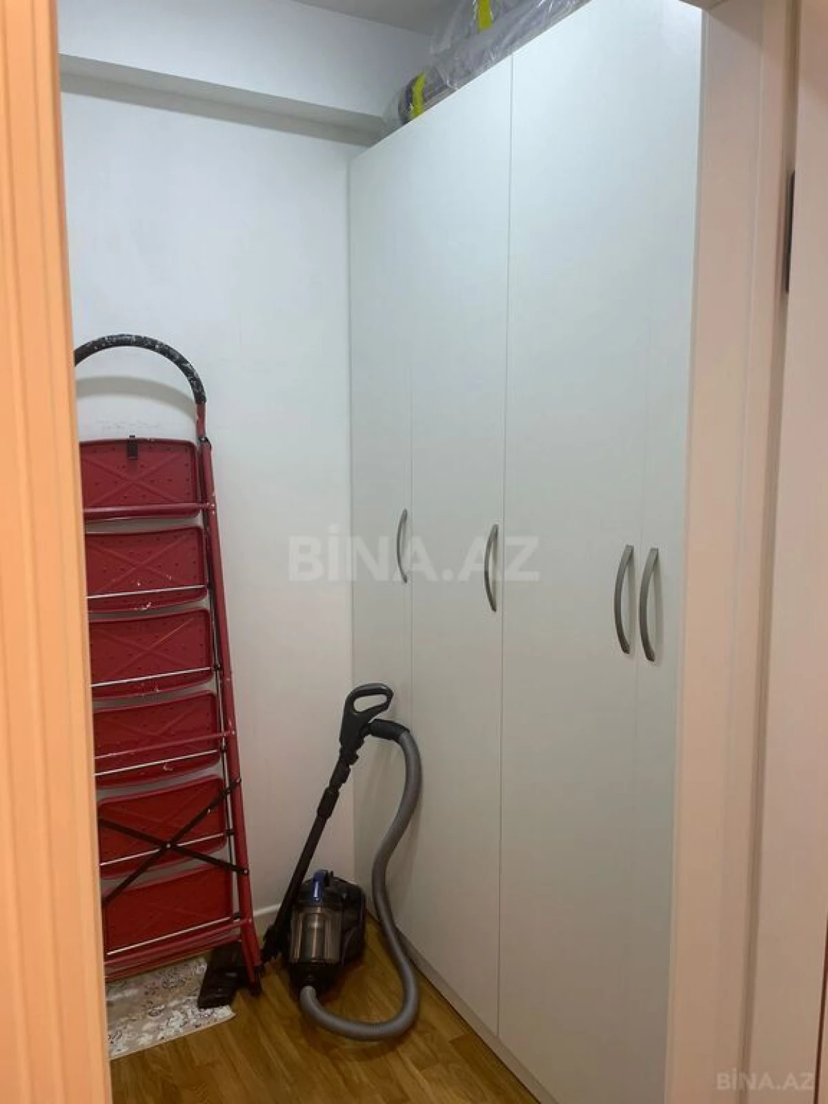 Satılır 4 otaqlı mənzil 200 m²