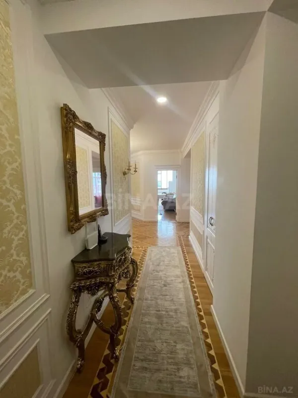 Satılır 4 otaqlı mənzil 200 m²