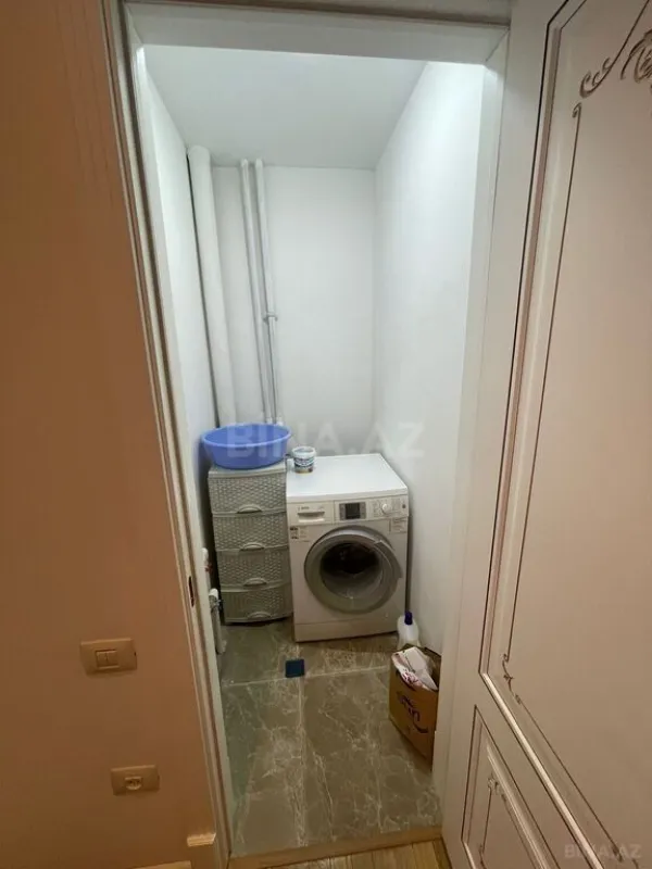 Satılır 4 otaqlı mənzil 200 m²