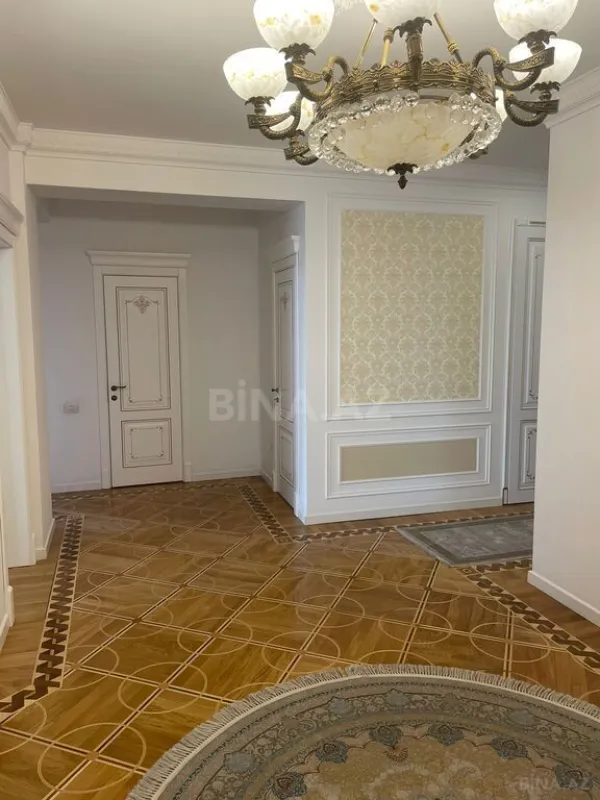 Satılır 4 otaqlı mənzil 200 m²