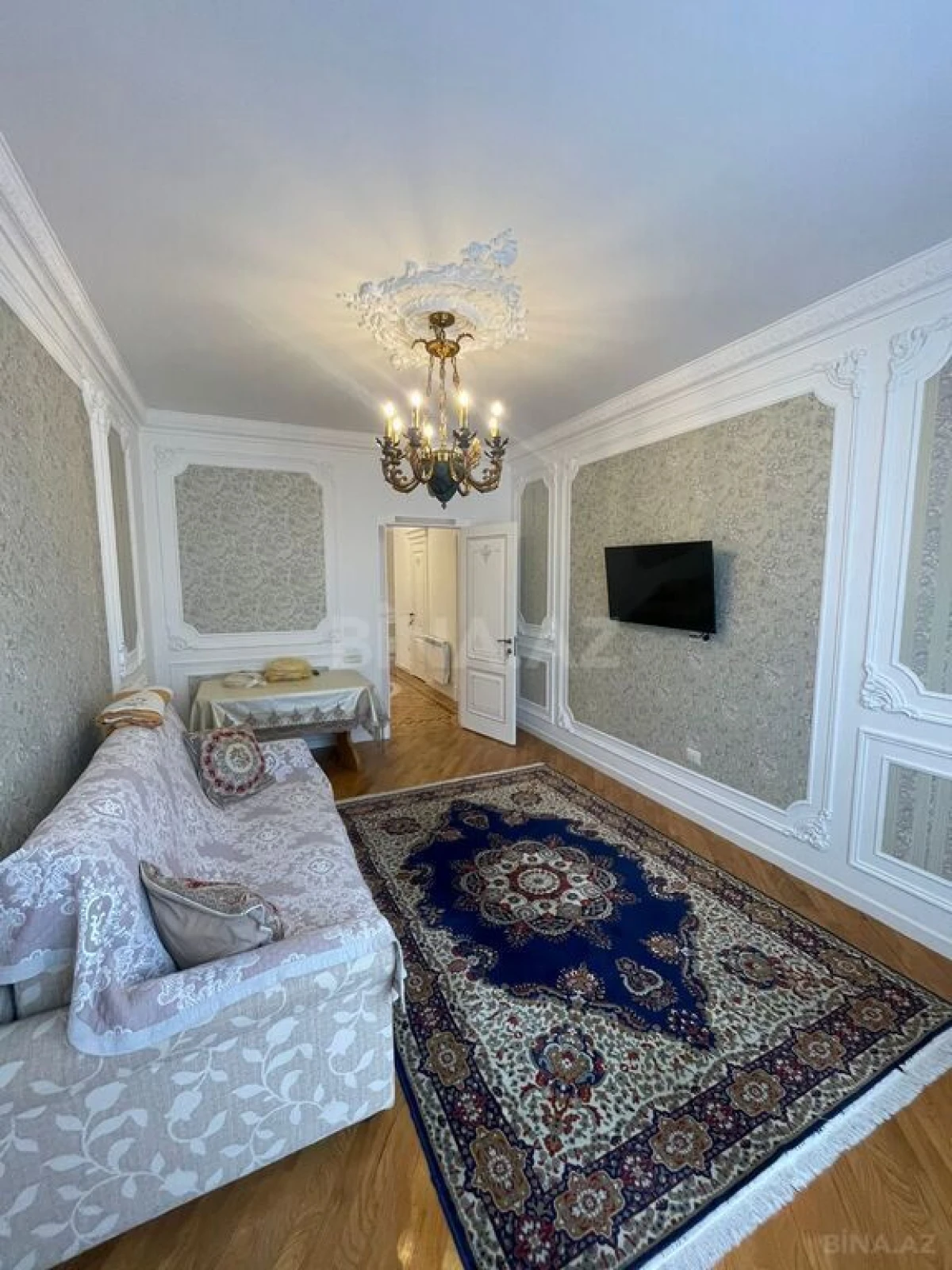Satılır 4 otaqlı mənzil 200 m²