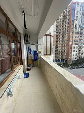 Satılır 4 otaqlı mənzil 200 m²