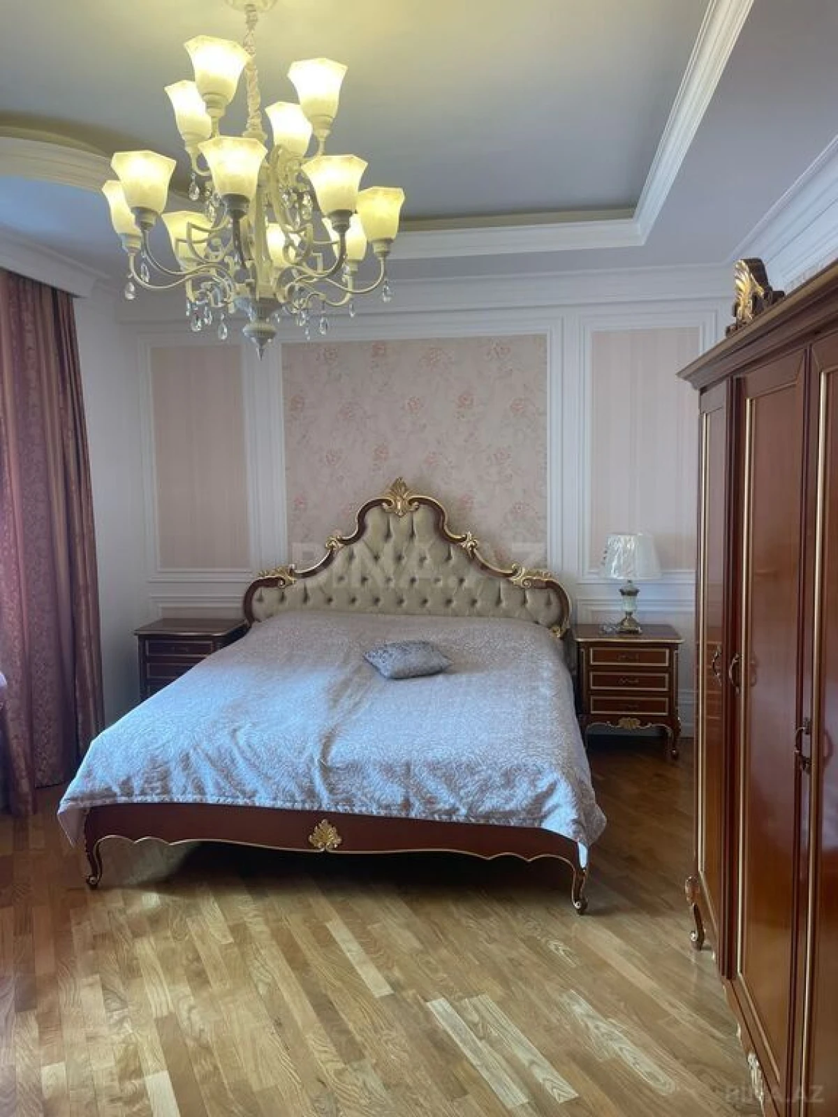 Satılır 4 otaqlı mənzil 200 m²