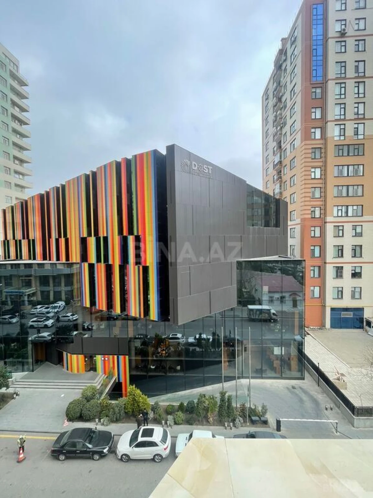 Satılır 4 otaqlı mənzil 200 m²