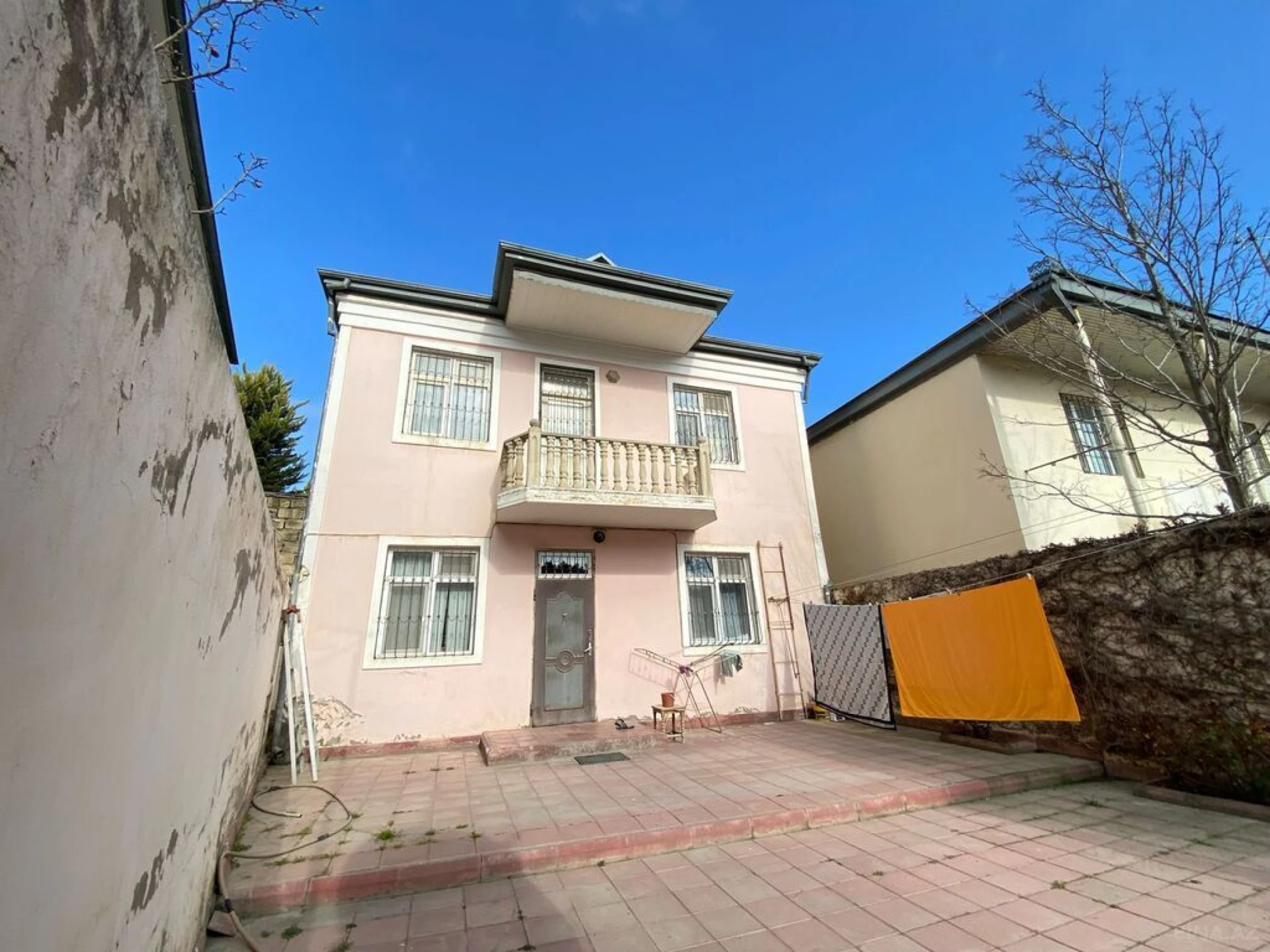 Satılır 4 otaqlı həyət evi 140 m²
