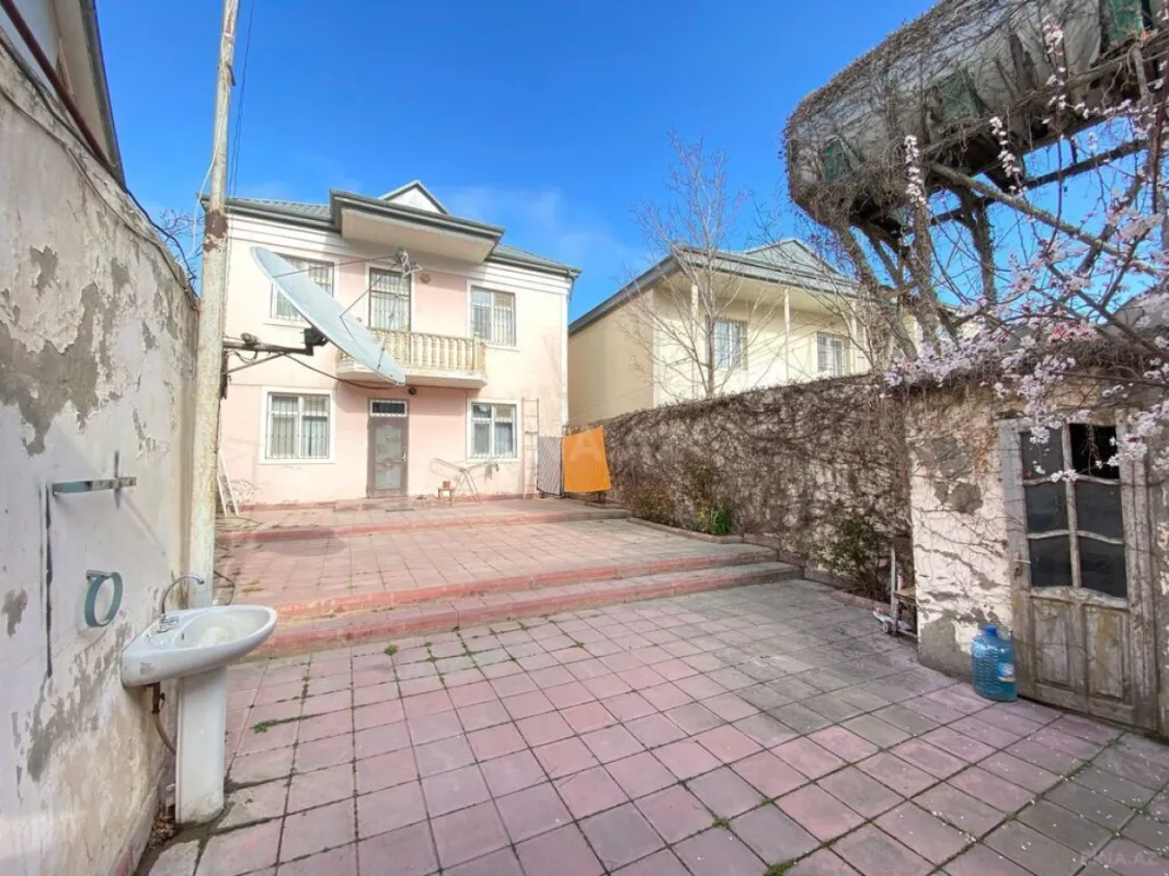 Satılır 4 otaqlı həyət evi 140 m²