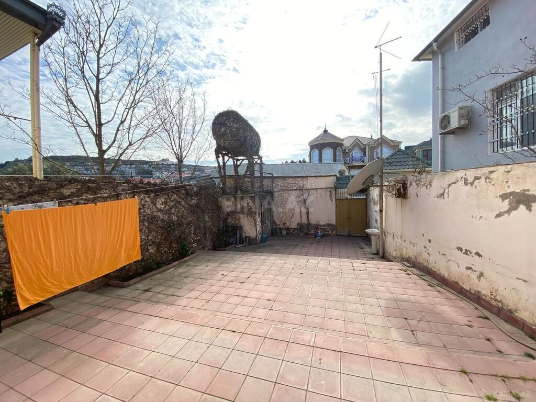 Satılır 4 otaqlı həyət evi 140 m²