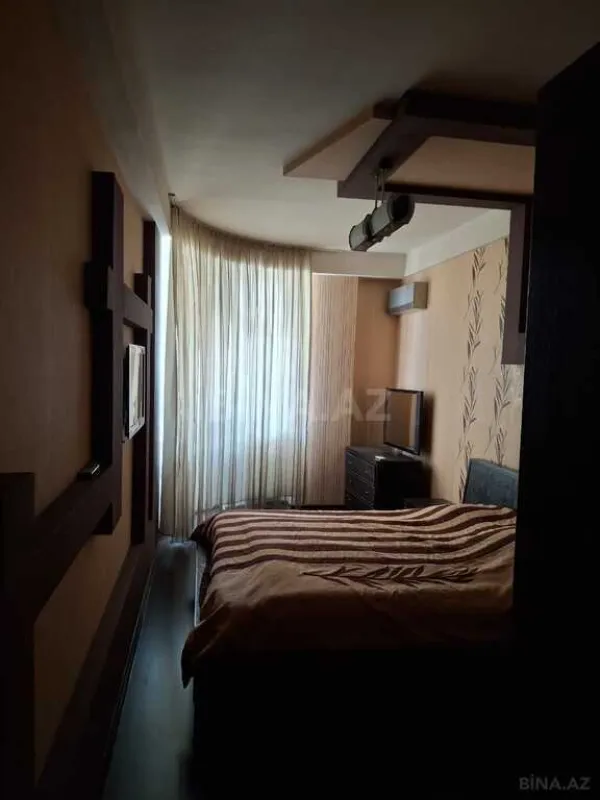 Satılır 4 otaqlı mənzil 160 m²