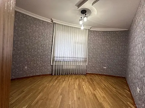 Satılır 7 otaqlı həyət evi 220 m²