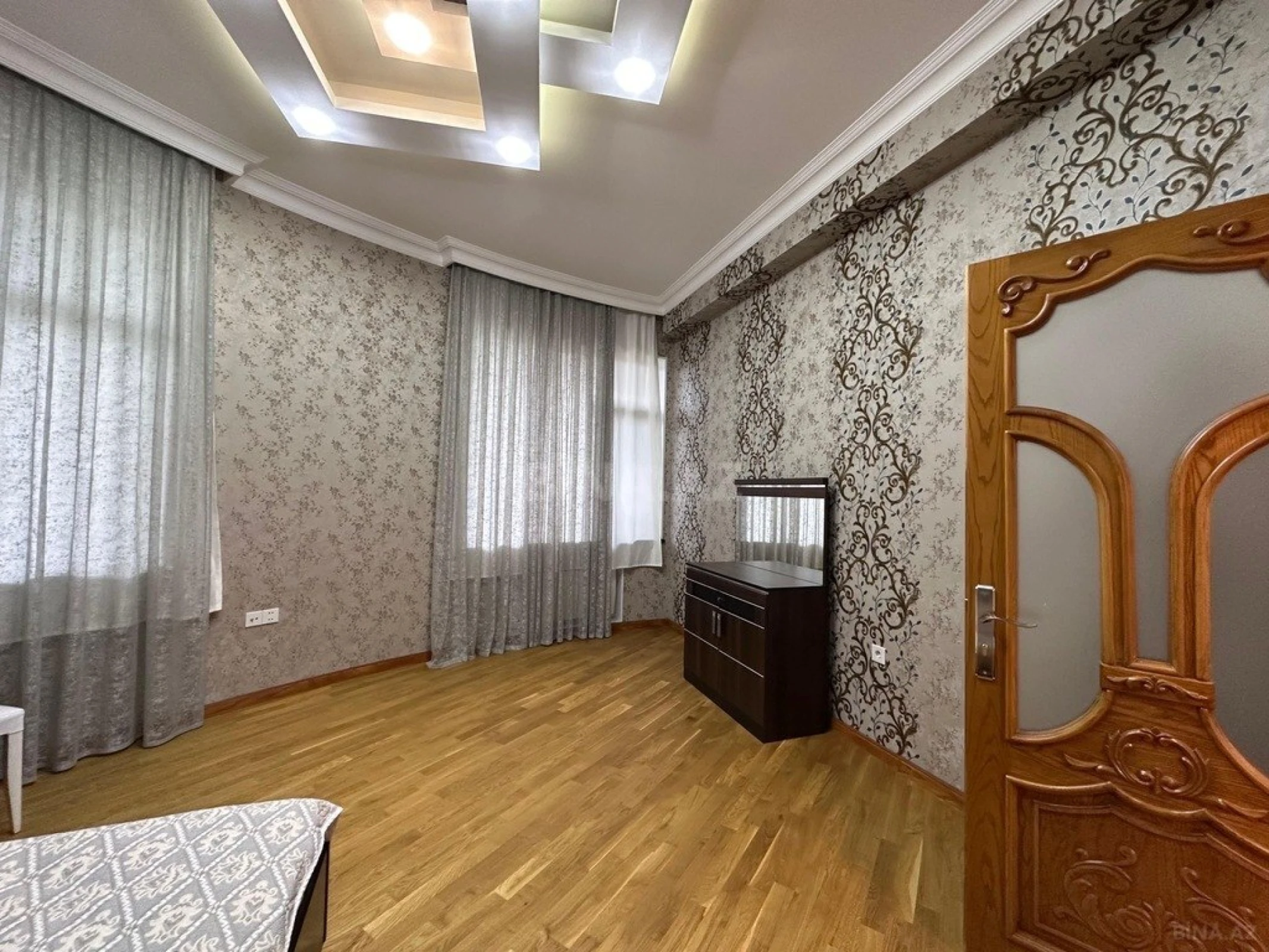 Satılır 7 otaqlı həyət evi 220 m²