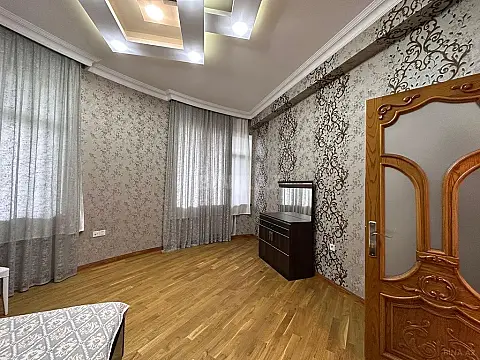 Satılır 7 otaqlı həyət evi 220 m²