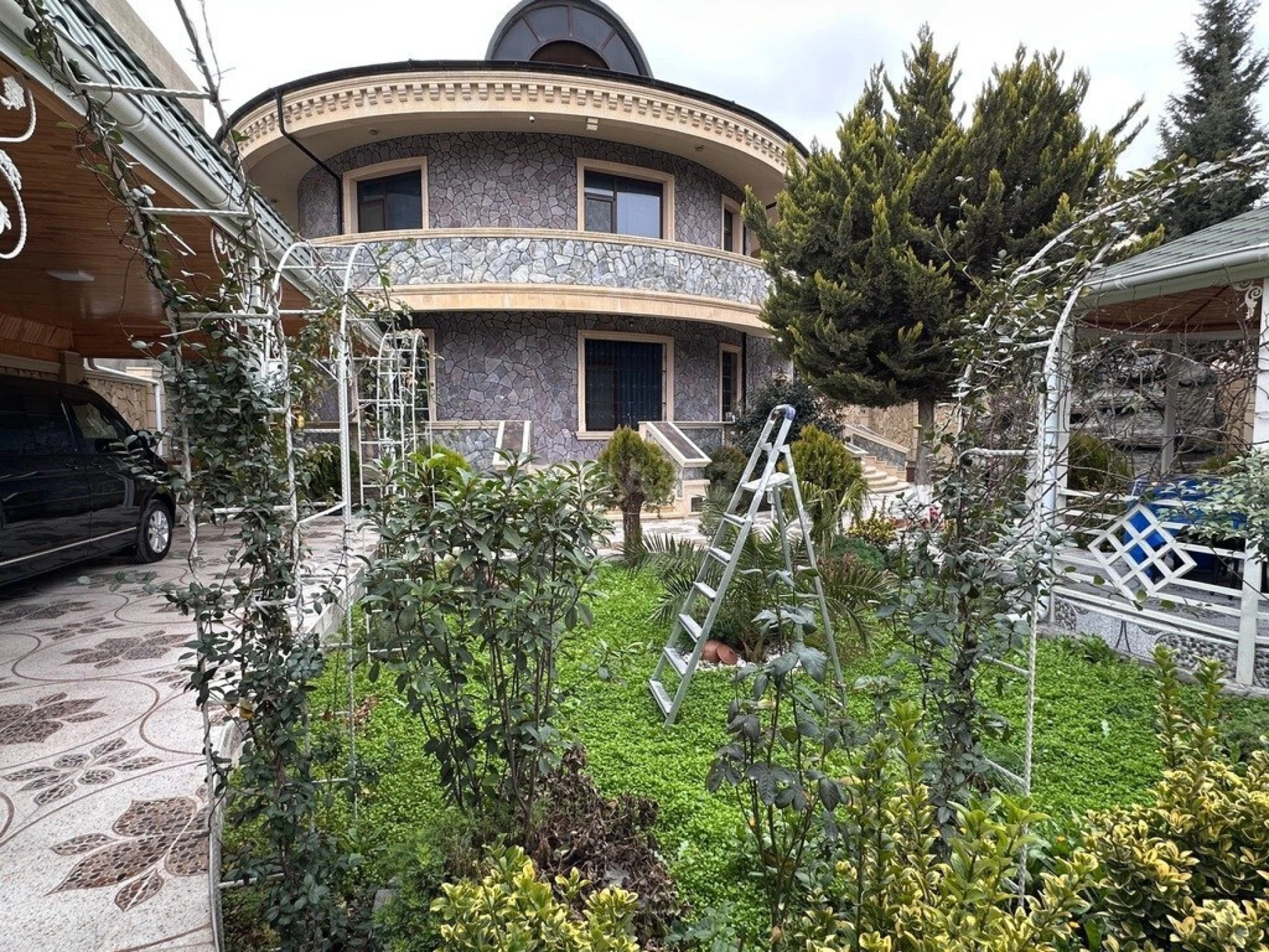 Satılır 7 otaqlı həyət evi 220 m²