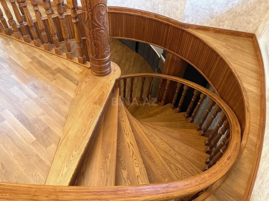 Satılır 7 otaqlı həyət evi 220 m²