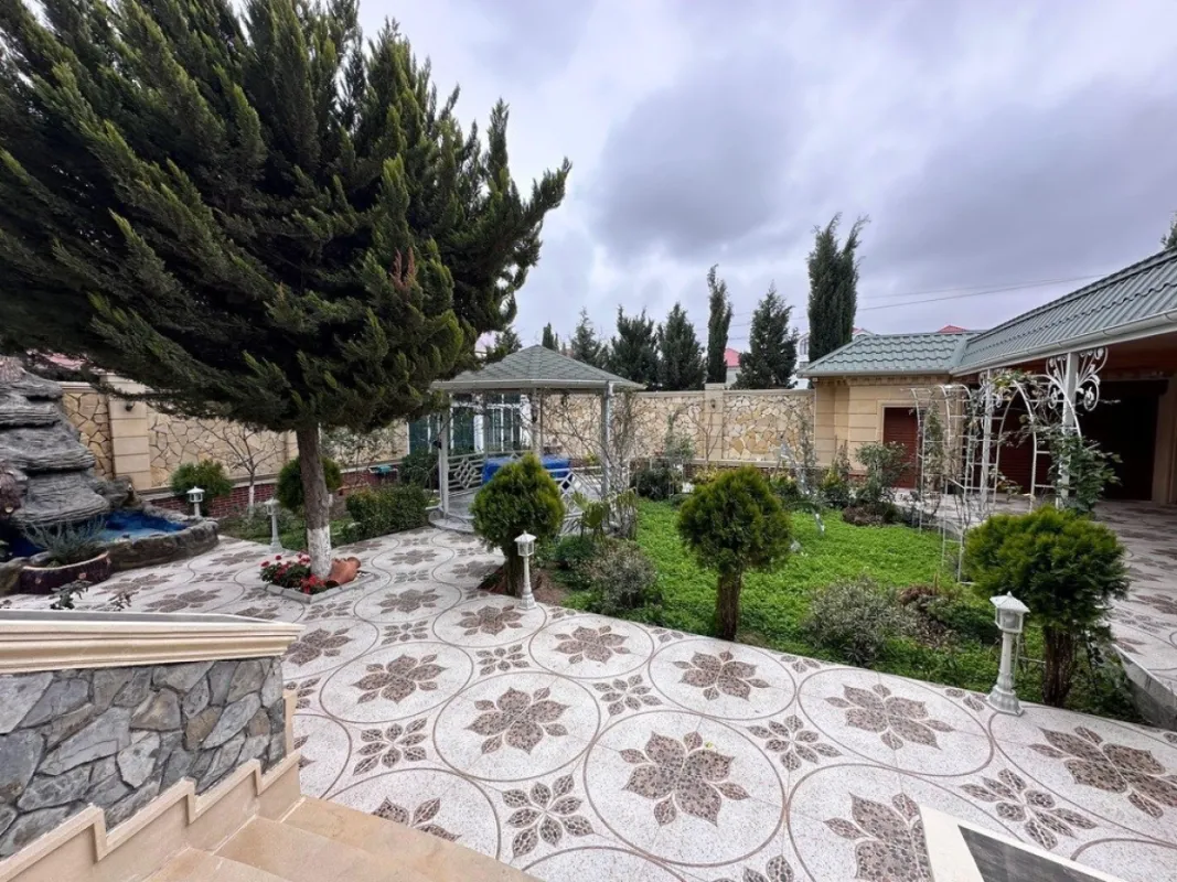 Satılır 7 otaqlı həyət evi 220 m²